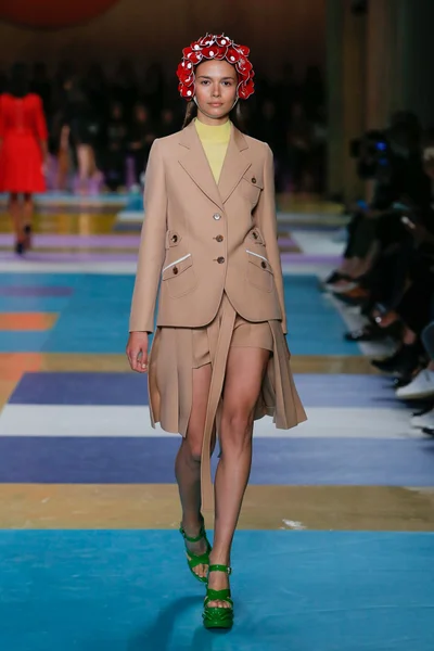 Look 7